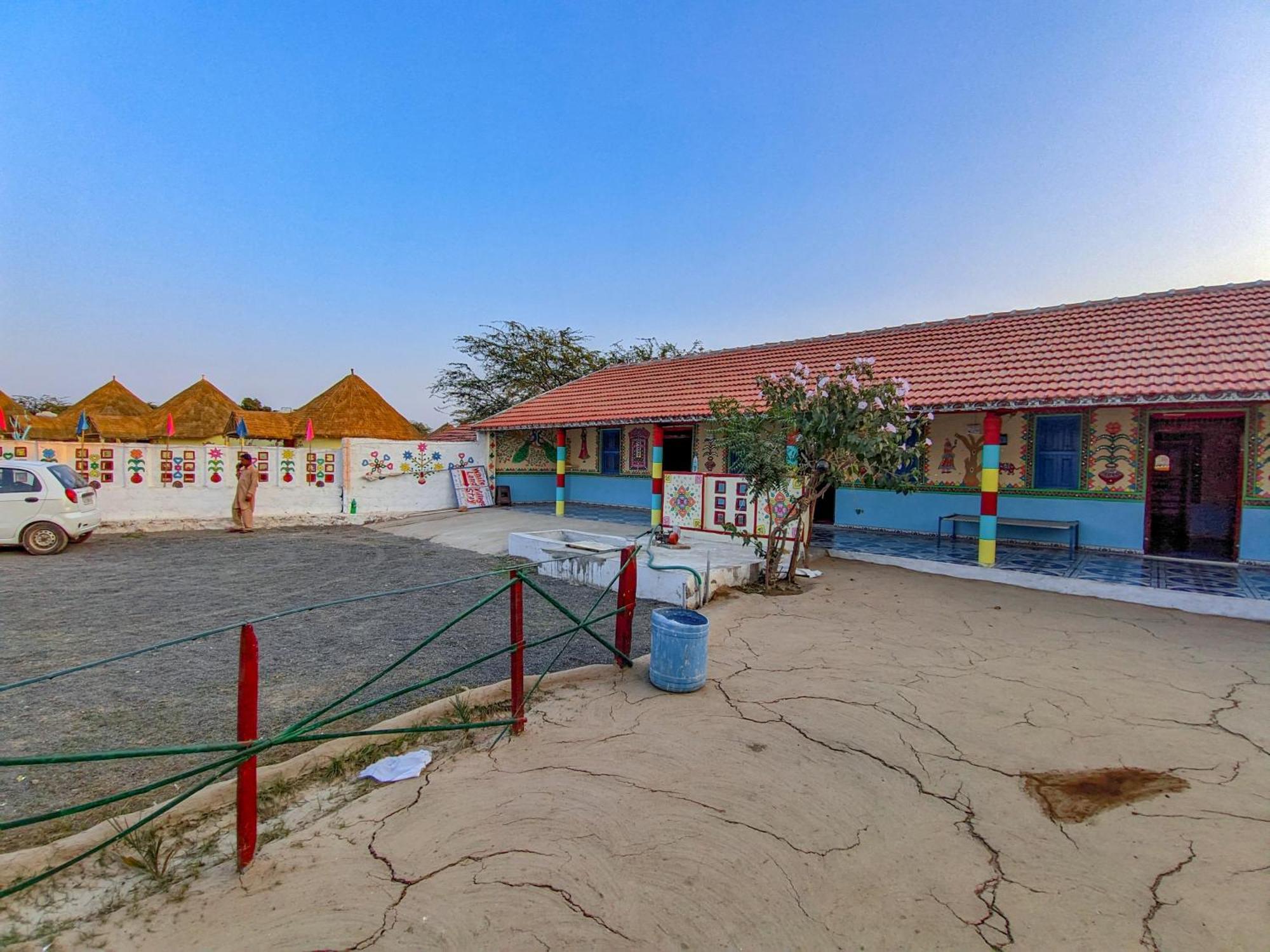 White Land Villagestay Dhordo Esterno foto