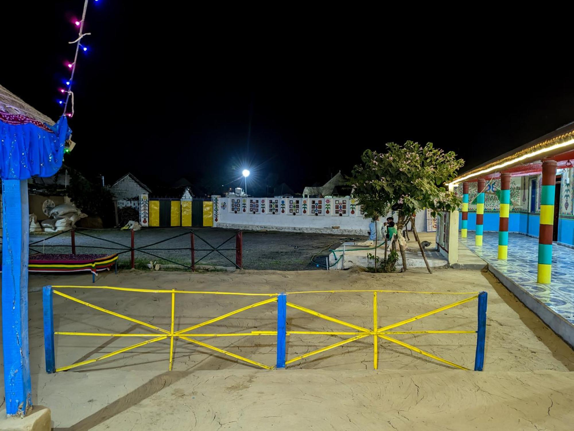 White Land Villagestay Dhordo Esterno foto