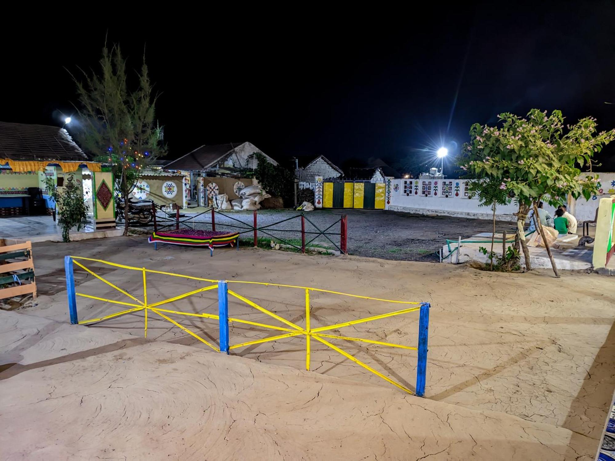 White Land Villagestay Dhordo Esterno foto