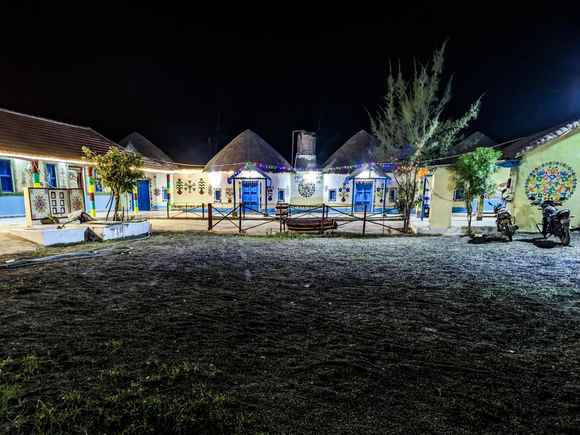 White Land Villagestay Dhordo Esterno foto