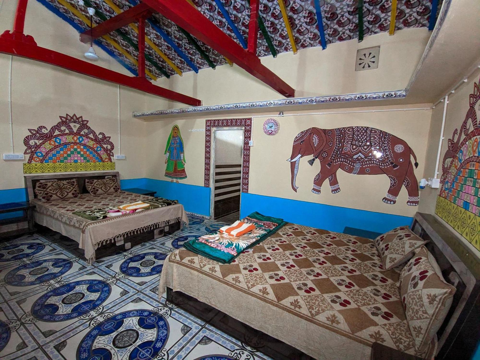 White Land Villagestay Dhordo Esterno foto